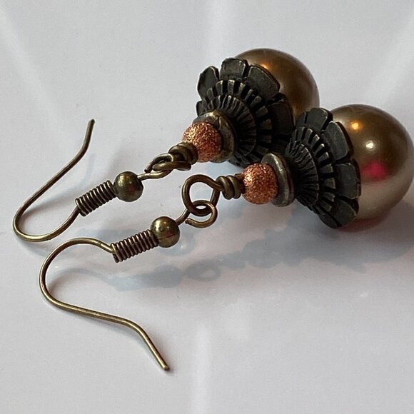 ❤️ Austrian Crystal Pearl & Brass Bead Cap Earrings - Picture 9 of 11